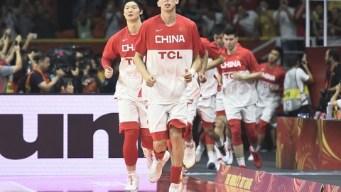 中国男篮73-86尼日利亚 易建联27分孤胆难救主