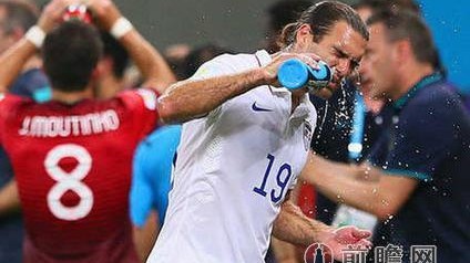 乔大将军宣布历史第一球员喝水永动机，ESPN爆料每半场22分强制补水新规